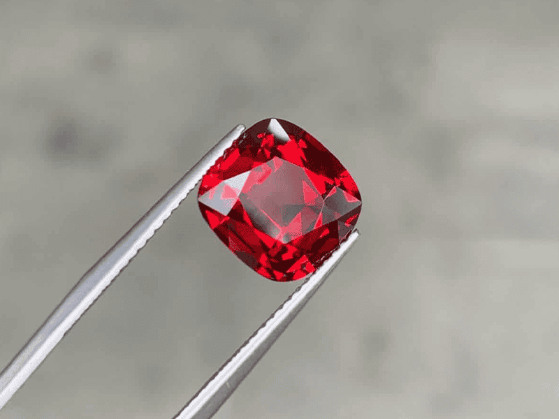Đá Garnet chất lượng cao sẽ sở hữu những yếu tố mà chuyên gia đá quý đã đưa ra