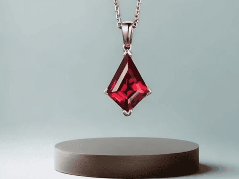 Dây chuyền Garnet tôn vinh vẻ đẹp của phái đẹp