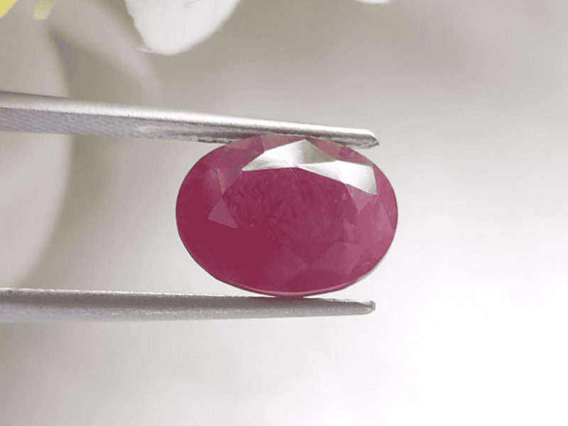 Độ trong suốt của đá Ruby Nam Phi có thể không đạt chuẩn nhưng Ruby có chất lượng cao