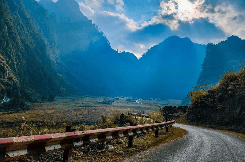 Hinh nen nui non hung vi mang yeu to Tho nhung van rat tot doi voi nguoi menh Moc