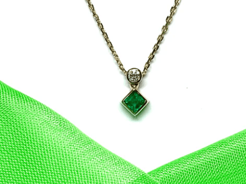 Mặt dây Emerald kết Kim Cương – IREM 233455
