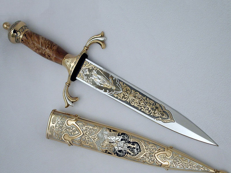 nguoi menh kiem phong kim co y chi manh me, quyet doan va dua ra quyet dinh dut khoat