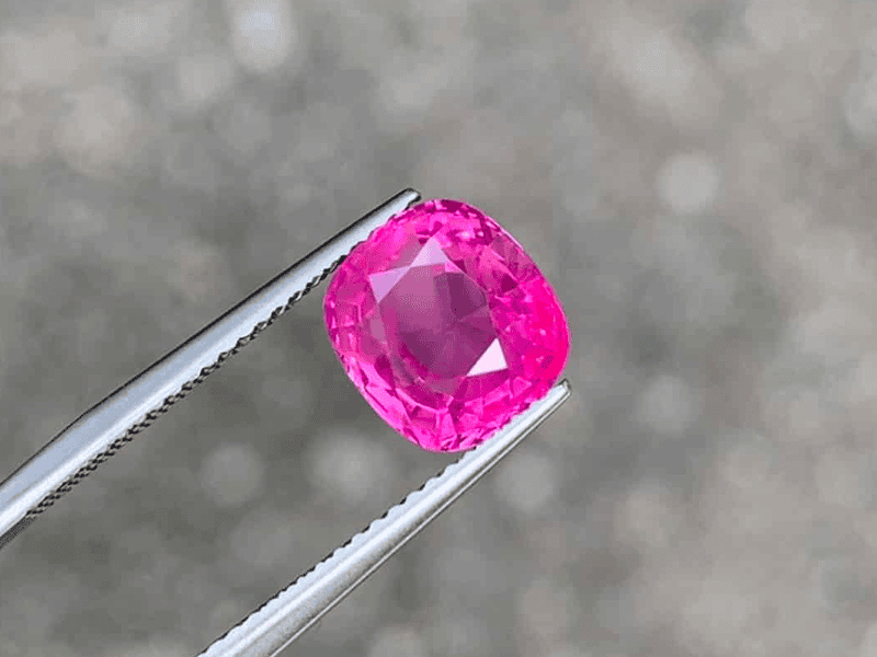 Pink Ruby mang năng lượng Hỏa nên rất phù hợp với mệnh Hỏa và Thổ