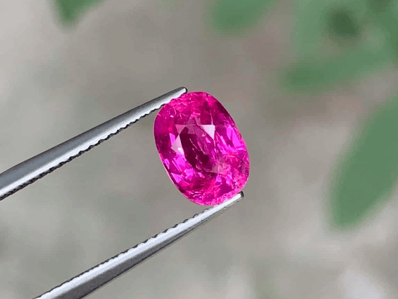 Ruby Pink là một thuật ngữ để gọi đá Ruby hồng