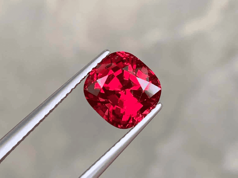 Spinel đỏ viên đá từng bị hiểu nhầm là Ruby 