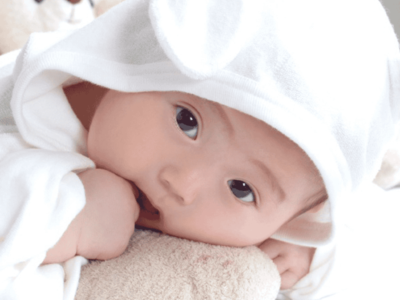 Đặt tên con ba mẹ cần xét nhiều yếu tố phong thủy để cân bằng âm dương