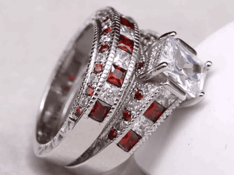 Lựa chọn thương hiệu và cửa hàng uy tín để mua nhẫn cưới Ruby