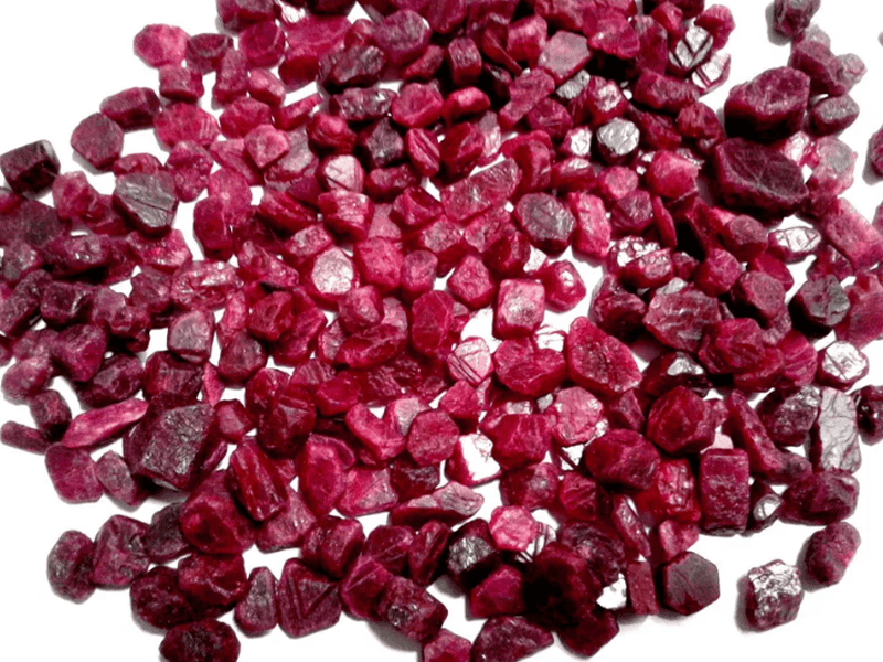 Đá Ruby Nam Phi có công thức hóa học phức tạo hơn đá Ruby