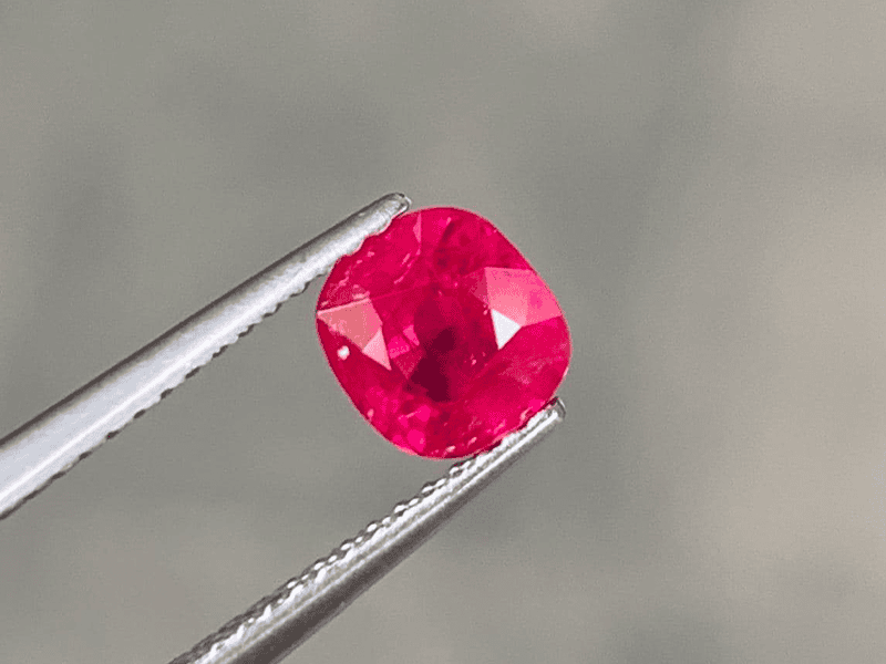 Đá Ruby viên đá sở hữu vẻ đẹp đắt giá và cấu tạo trúc tinh thế khá đặc biệt