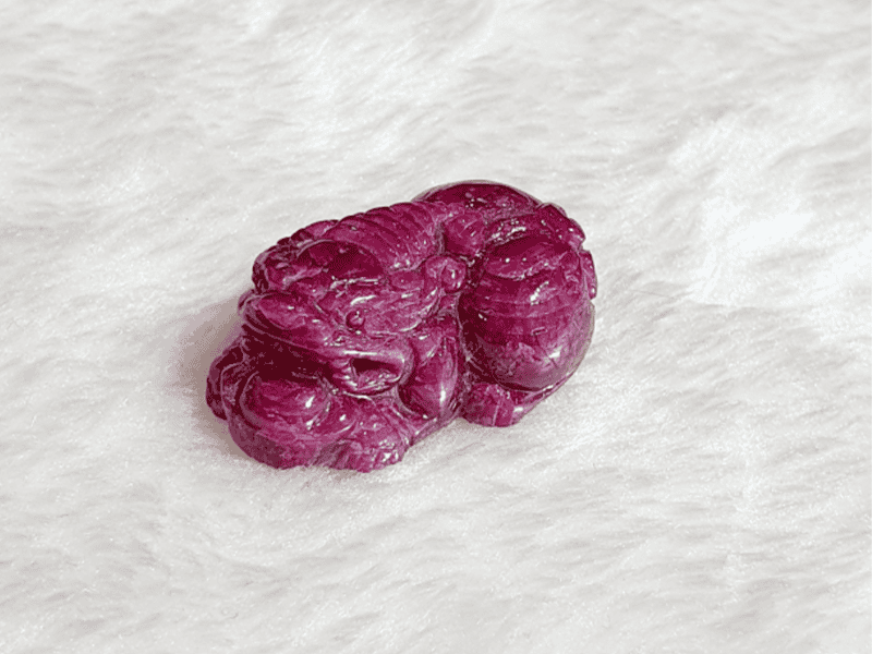Tỳ Hưu đá Ruby mang đến may mắn và thu hút tà lộc