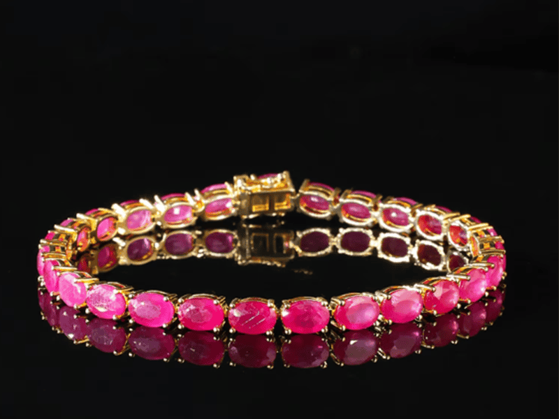 Vòng tay Pink Ruby mang đến sự thanh lịch cho chị em phái đẹp