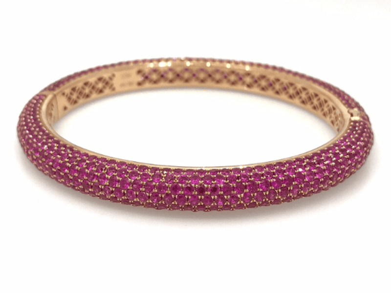 Những viên Ruby được ví như hạt mưa nhỏ lấp lánh trên vòng tay