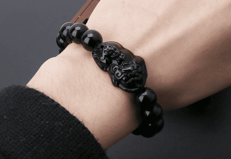 Vong tay Obsidian den mang trong minh nang luong huyen bi co the bao ve nguoi menh Thuy cuc tot