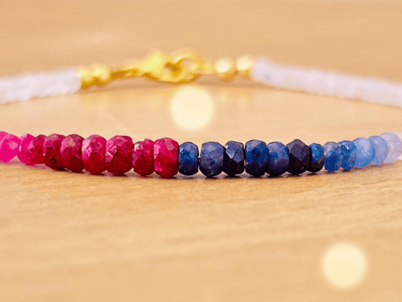 Đeo vòng tay từ đá quý đặc biệt là Ruby và Sapphire sẽ giúp người đeo nhận được nhiều năng lượng