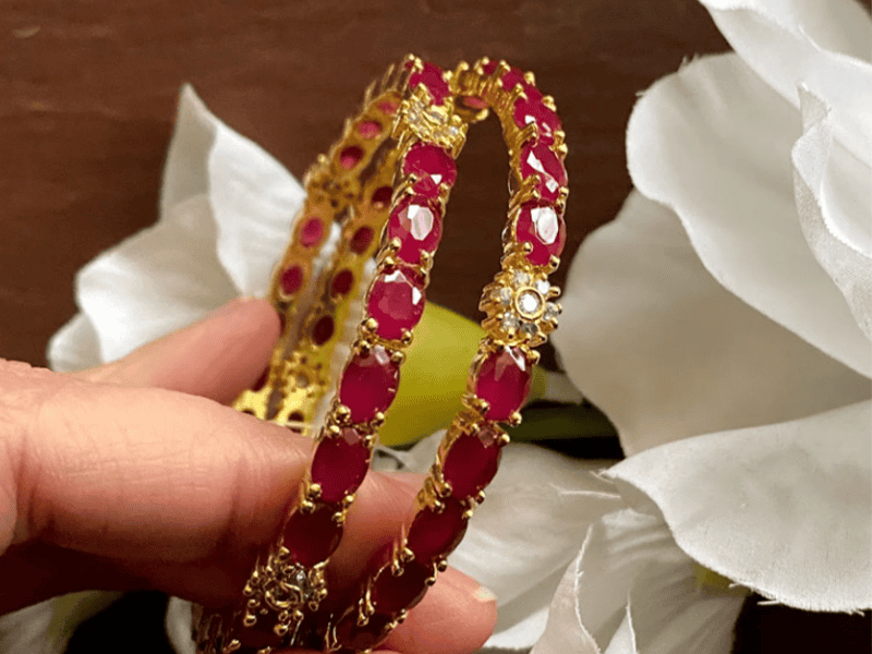 Trong phong thủy đá Ruby kích hoạt năng lượng của luân xa trong cơ thể