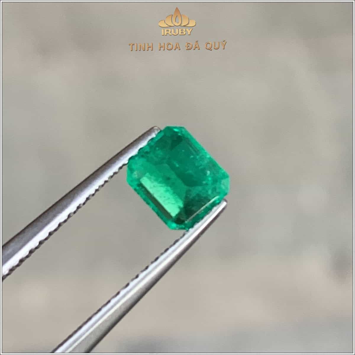 Đá Emerald Colombia xanh vivid tự nhiên 100% 0,94ct - IREM 2504094 Đá Emerald Colombia xanh vivid tự nhiên 100% 0,94ct - IREM 2504094