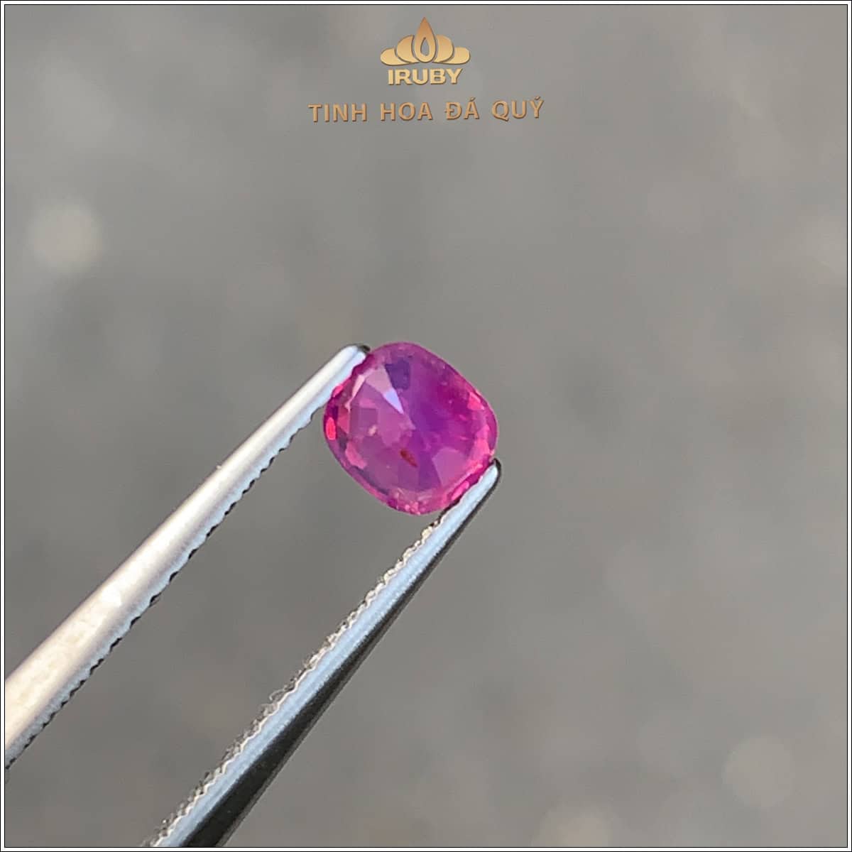Đá Ruby facet Lục Yên tự nhiên 100% 0,69ct - IRRF 2412069 Đá Ruby facet Lục Yên tự nhiên 100% 0,69ct - IRRF 2412069