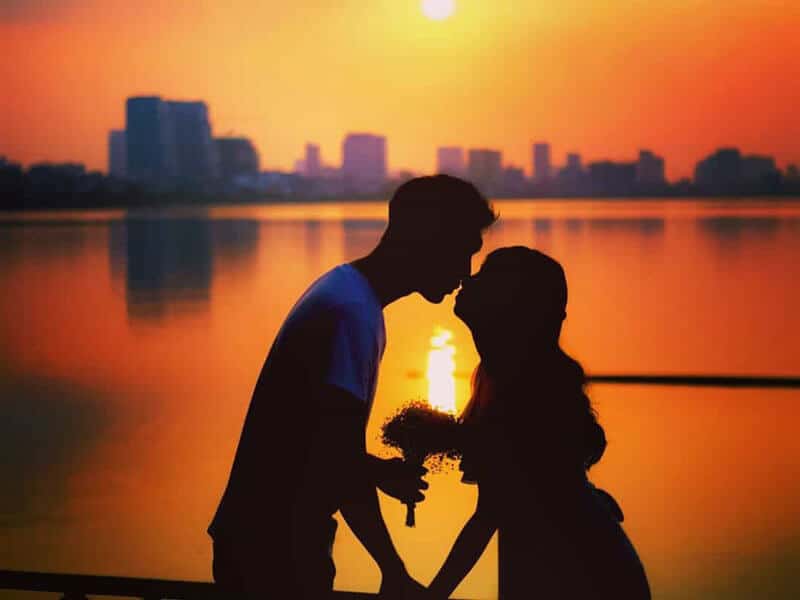 kim va thuy ket hop, tao nen su gan ket ben chat trong hon nhan