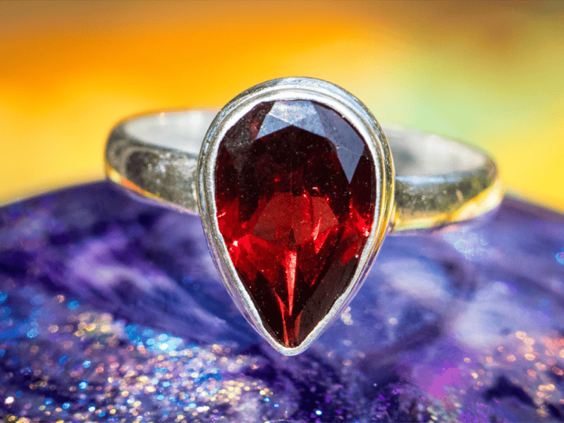 Đá Garnet sở hữu những năng lượng phong thủy dựa theo độ cứng 