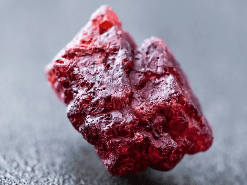 Spinel là một trong những khoáng vật thuộc nhóm có độ cứng cao nhất