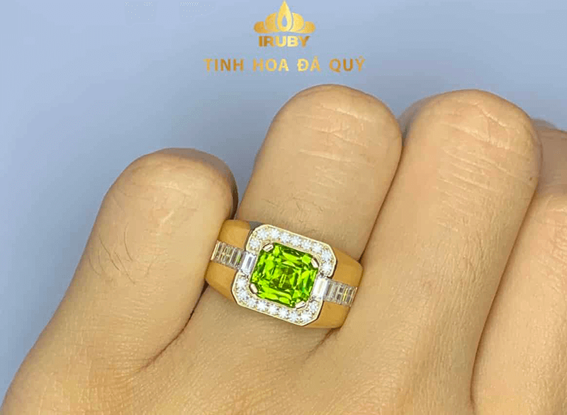 Do pham Thai Tue nen nam Canh Dan can phai deo nhan dinh da Peridot de hoa giai tieu cuc do han nay mang lai