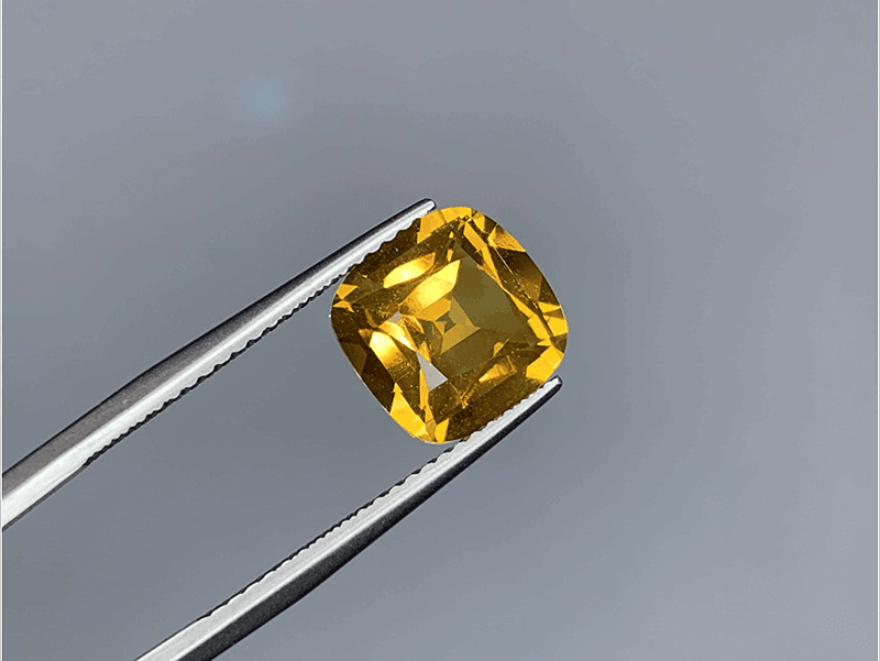 Citrine la dong da quy mang nang luong Tho, nam At Suu nen su dung de hoa giai Kim Lau va tang cuong tai loc