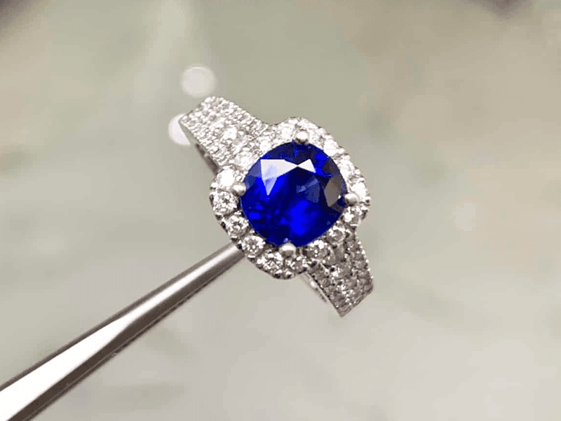 Nhan dinh da Sapphire xanh la vat pham co the ho tro nu Nham Tuat hoa giai tieu cuc tu sao Thai Bach hieu qua