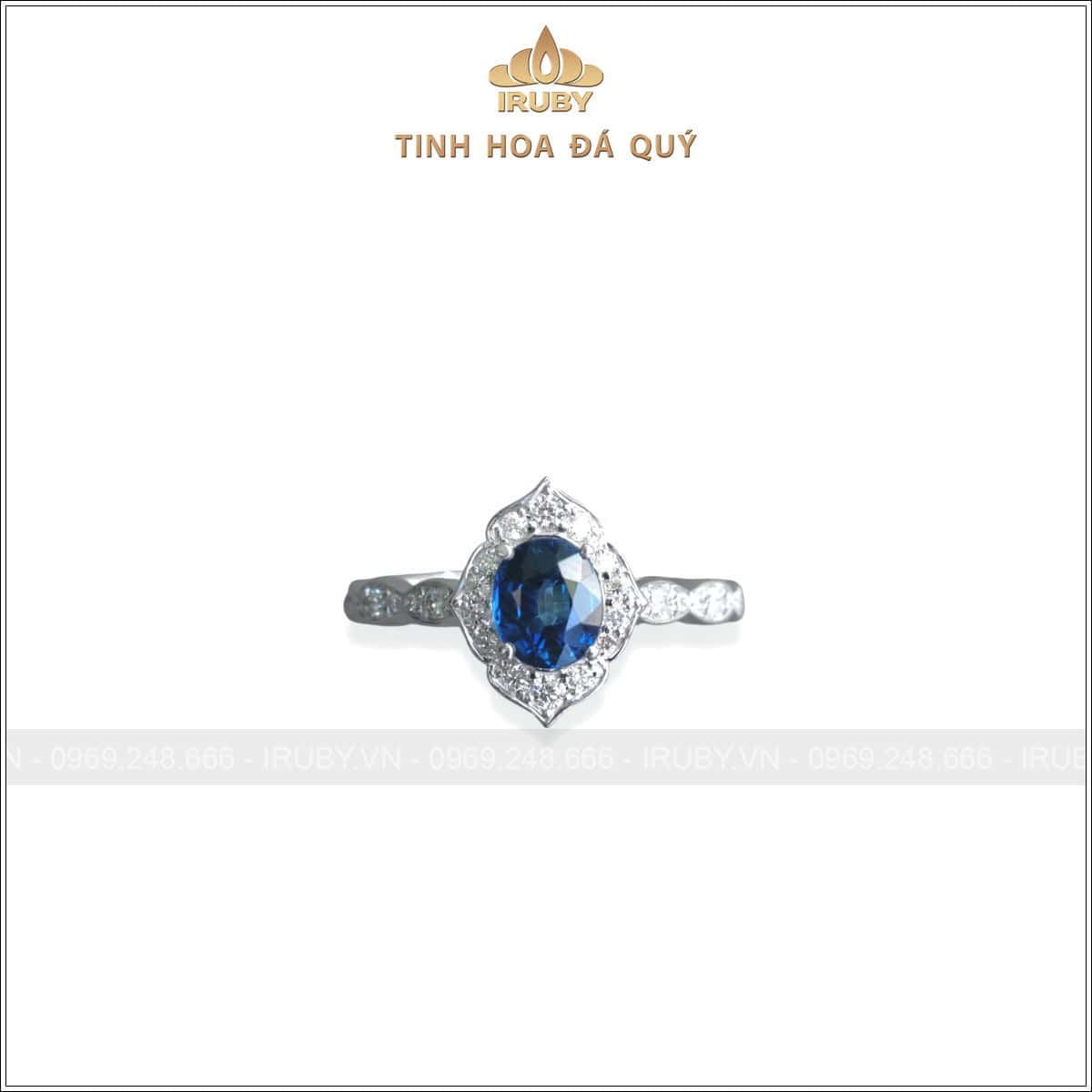 Nhẫn nữ Sapphire xanh lam kết kim cương thiên nhiên 1,01ct – IRBS 2504101