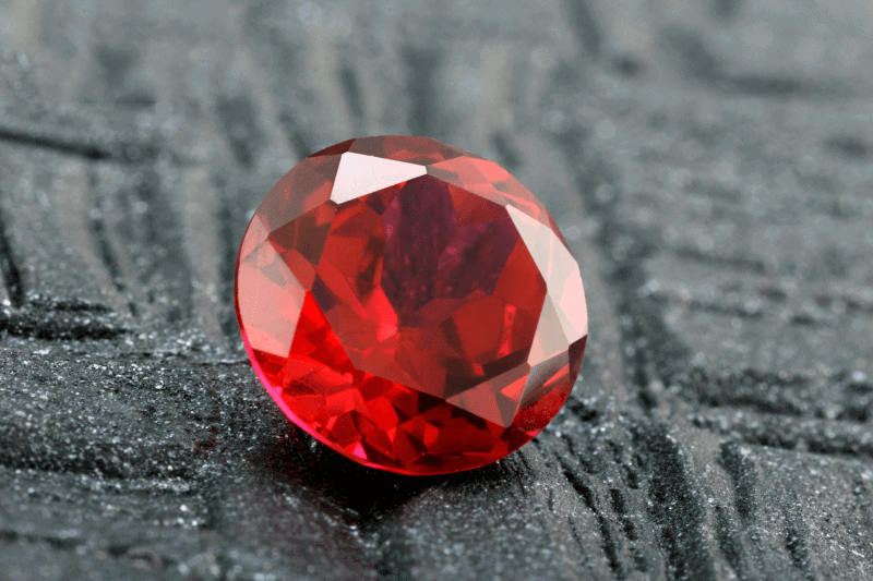 Nu Binh Tuat nen su dung da Ruby vi loai da nay co the giup chi em kich hoat sao Moc Duc va ho tro hoc tap tot hon