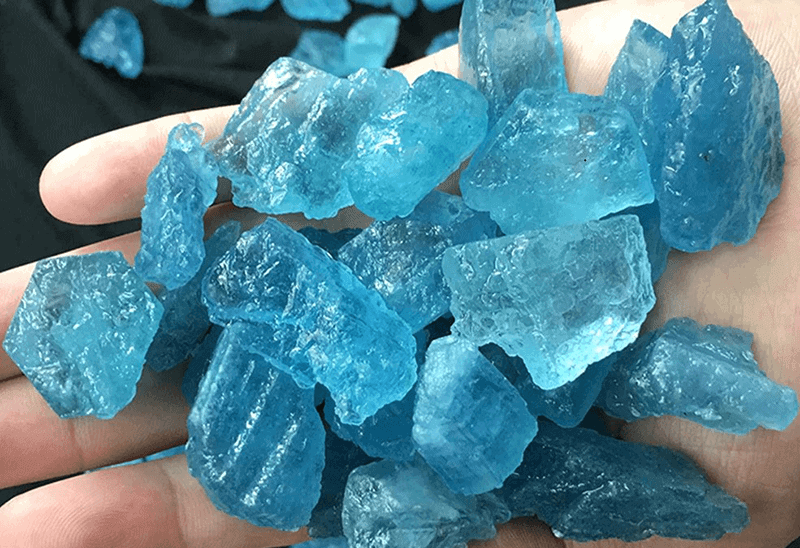 Aquamarine la vien da mang mau xanh bien dep mat va co nhung ket noi dat biet voi nguoi menh Thuy