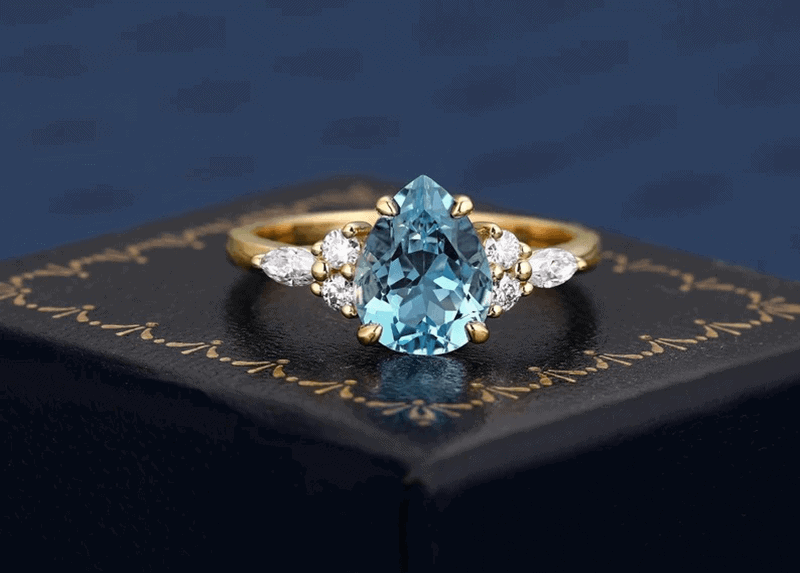 Nhan Aquamarine hinh giot nuoc duoc thiet ke vo cung tinh xao, tuong trung cho su trong treo va binh an