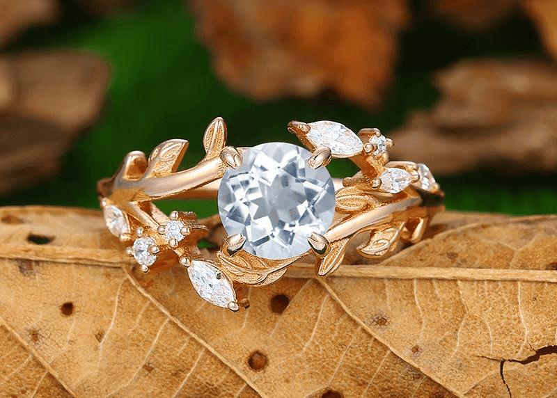 Nhan Aquamarine kieu vintage co duong cham khac hoa van co dien hop voi nhung ai yeu ve dep hoai co