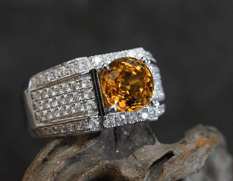 Sapphire vang la da quy tao ra nang luong tich cuc cho tuoi Tan Hoi, khi su dung se mang den co hoi ve tai loc