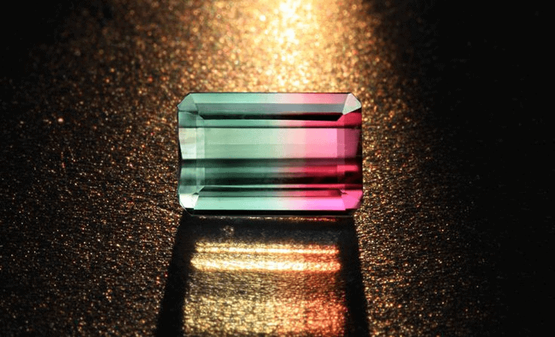 Tourmaline dua hau la vien da duoc uu chuong nhat va co gia tri vo cung lon, khi deo se phu hop voi nhieu menh