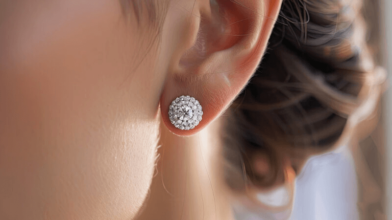 Bong tai halo Moissanite co net dep sang trong, rat hop de mang cac dip quan trong nhu cuoi hoi, su kien