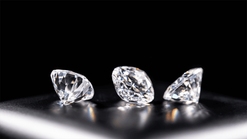 CZ la loai da co tu truong rat thap, neu moi nguoi quan tam den phong thuy thi nen su dung da Moissanite