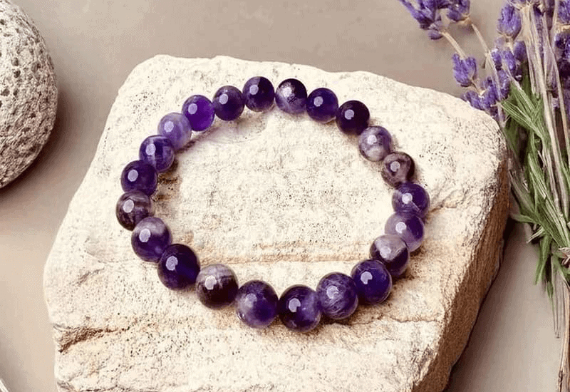 Deo vong tay Thach Anh tim se giup moi nguoi can bang nang luong va ho tro tri tue tot hon