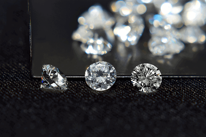 Kim cuong Moissanite nuoc D la da quy nhan tao co ve dep hoan hao tuong duong voi kim cuong tu nhien
