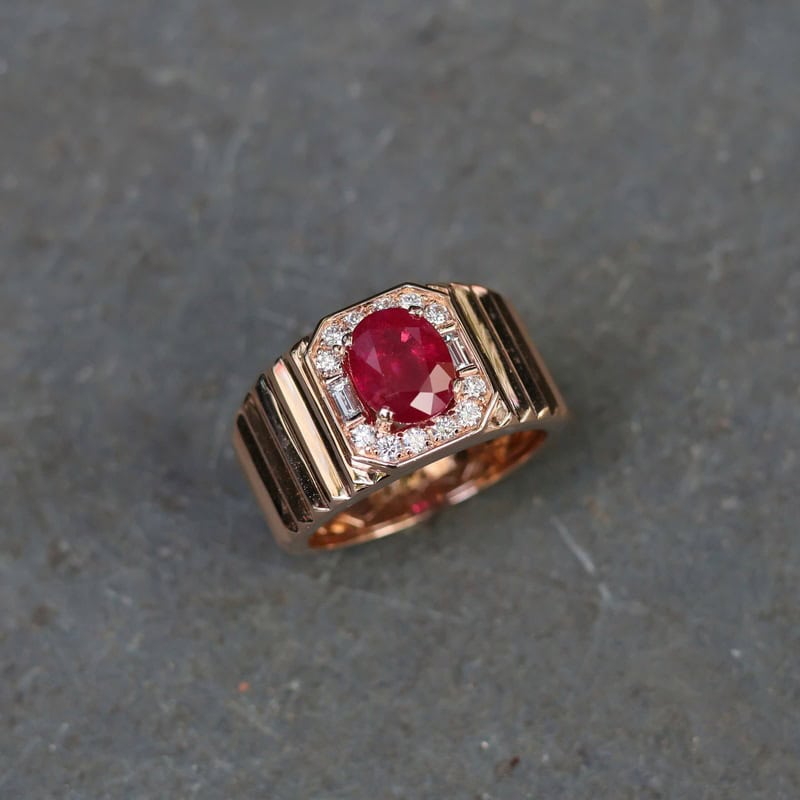 Mẫu nhẫn chủ đạo với màu vàng hồng