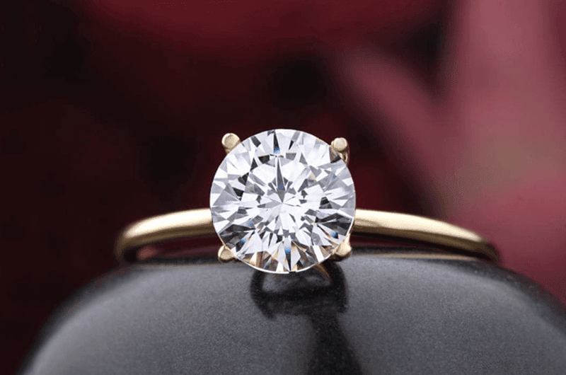 Moissanite nuoc D hoan toan co the su dung lam trang suc va rat hop voi nguoi menh Kim cung menh Thuy