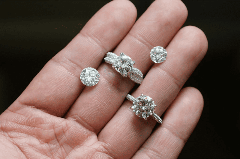 Moissanite rat hop voi nhung nguoi yeu thich ve dep thuc te, nhung gia tri se thap hon so voi kim cuong