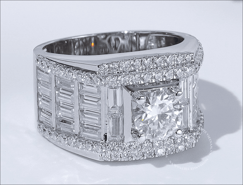 Nhan Moissanite thiet ke ban to rat phu hop cho nam gioi lam lanh dao hoac doanh nhan thanh dat