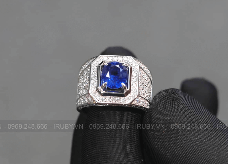 Sapphire xanh lam la da quy co nang luong Thuy rat manh, khi su dung tuoi Ky Hoi se kich hoat tai loc tot hon