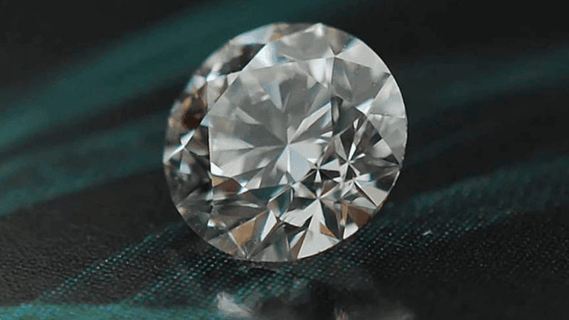 Tuy gia thanh cua da Moissanite khong cao nhung lai co do ben vuot troi va do lap lanh dep mat