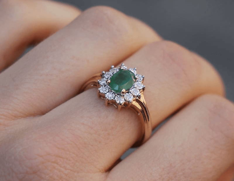 Da Ngoc Luc Bao khi su dung co the giup moi nguoi can bang nang luong, khien hien tuong nhay mat giam dan