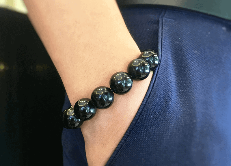 Mau vong thach anh den ban lon hop voi nguoi co co tay to, nam gioi manh me giup thu hut anh nhin