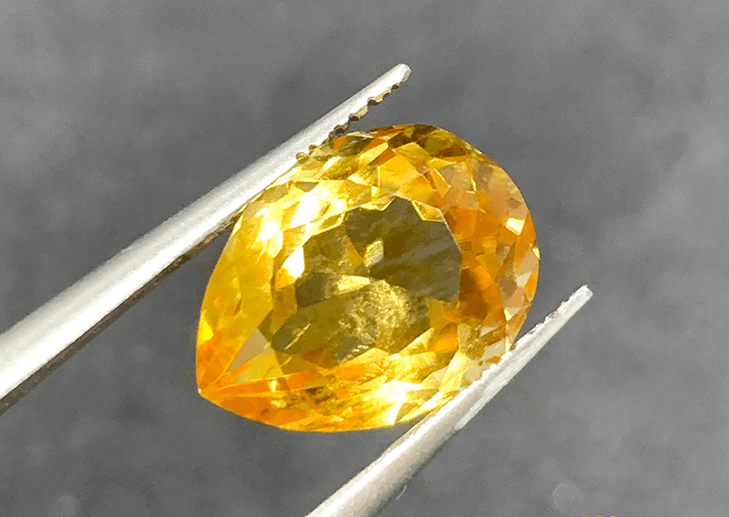 Moi nguoi nen su dung da quy hanh Tho nhu Citrine vang de tang cuong nang luong giup giam nhay mat phai