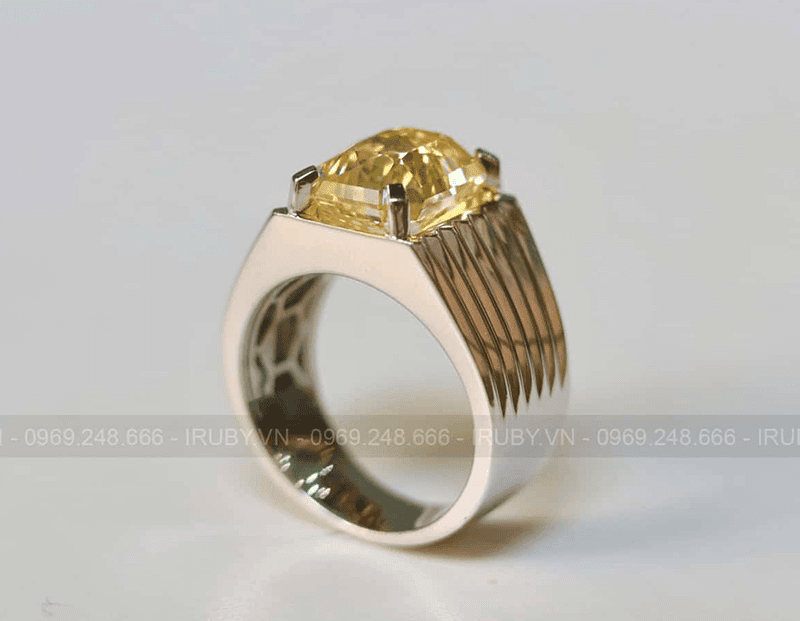 Nam nu 1984 khong can lo so ve han tam tai, vi trang suc tu da Sapphire vang co the giup giai tru bat loi