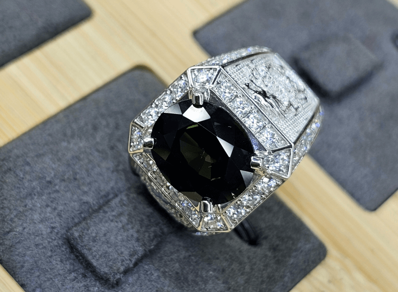 Ngoai viec cung tam tai thi su dung da quy hop menh nhu Sapphire den se bao ve tuoi 1983 khoi nhung sat khi