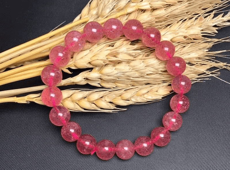 Nhung trang suc tu da thach anh dau hong moi nguoi co the su dung la vong tay, mat day chuyen va nhan